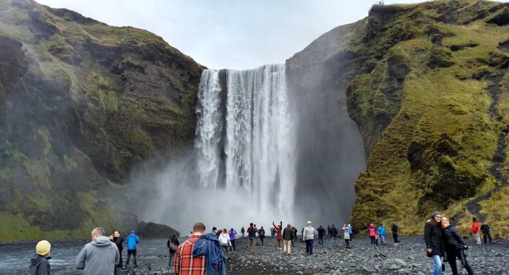 Skógafoss_waterfall,_Iceland