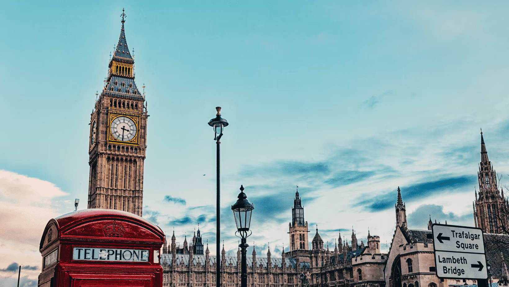 The famous clock of London as a must-see attraction