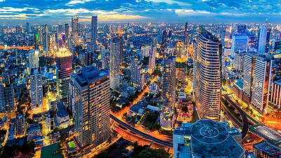 בנגקוק נוף אורבני עם קו בניינים בשעות השקיעה מלמעלה