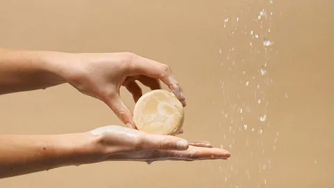 Le shampoing solide économise plus de 550 millions de bouteilles par an.