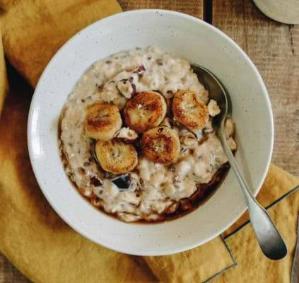Porridge vegan fondant aux dattes