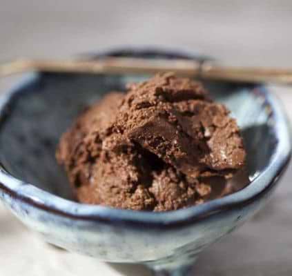 Avocado and chocolate mousse, ginger