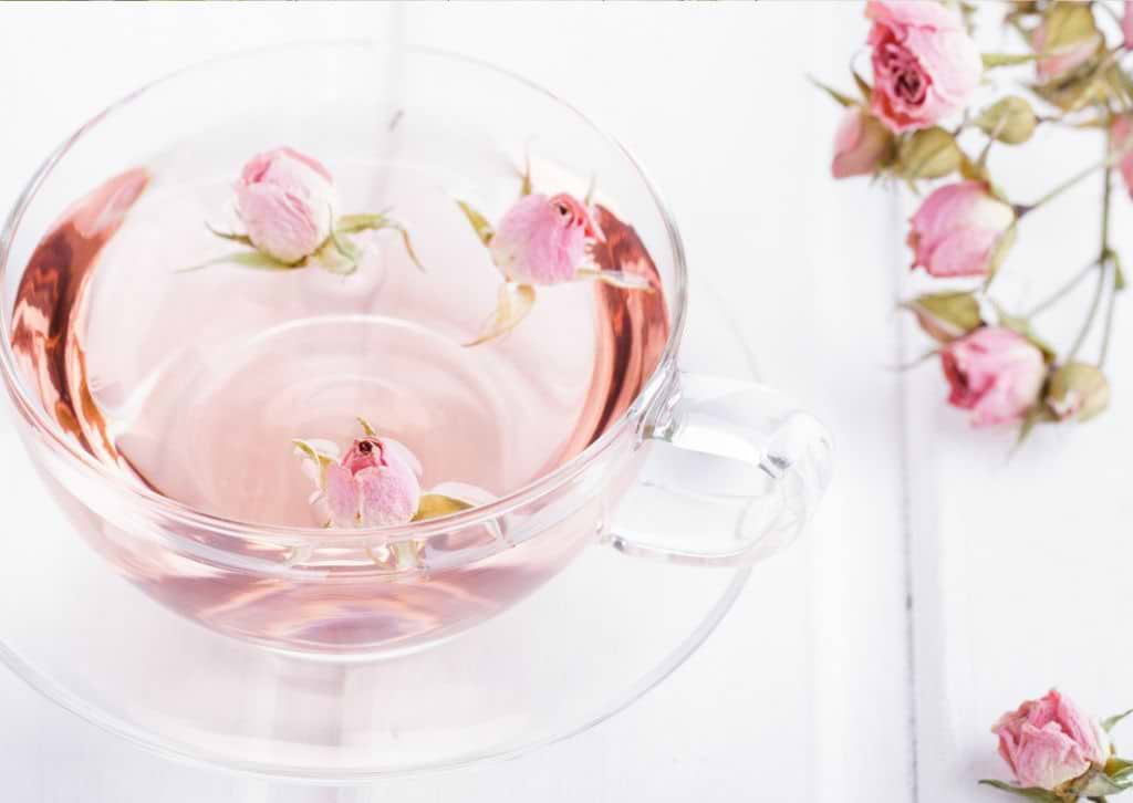 L'eau de rose, un produit aux vertus surprenantes