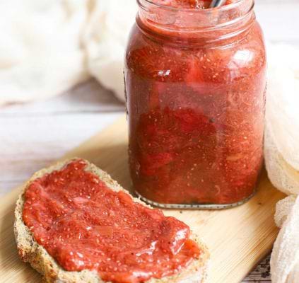 Confiture à la rhubarbe et aux graines de chia