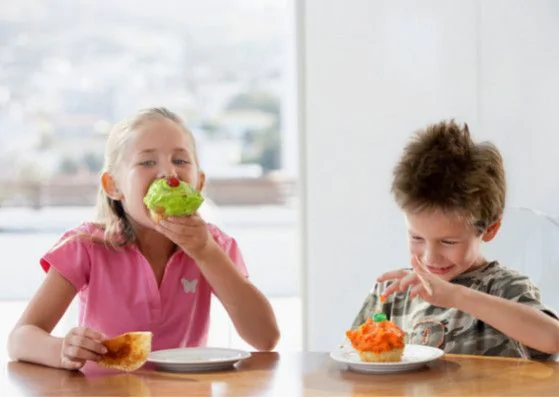 Elke dag consumeren kinderen het equivalent van 8 extra suikerklontjes
