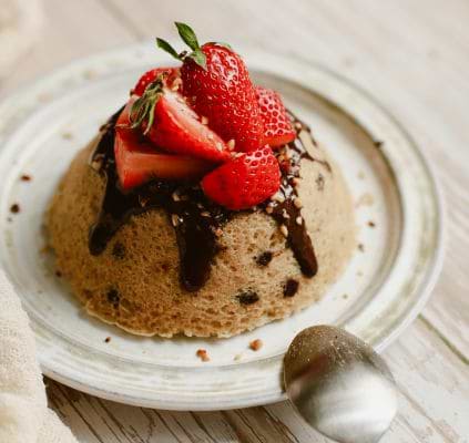 Bowl Cake vegan et sans gluten aux fraises
