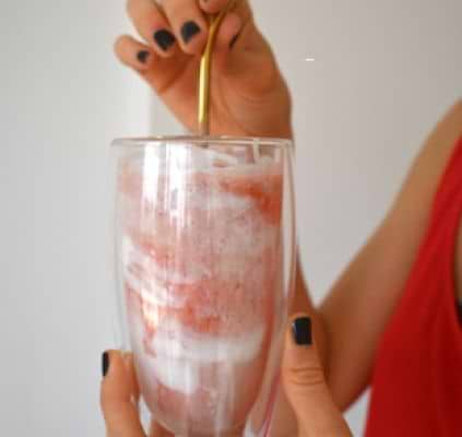 Le smoothie de Hailey Bieber fraise et coco