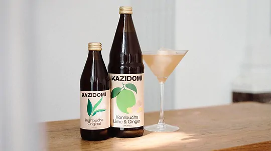 Small and large formats, rediscover our naturally sparkling and low-sugar Kazidomi Kombuchas.