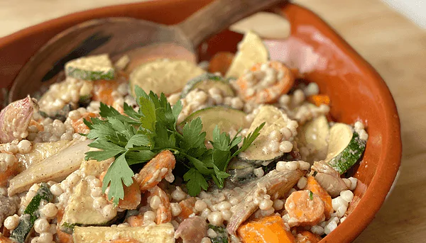 Salade de couscous perlé aux courgettes et carottes tahini