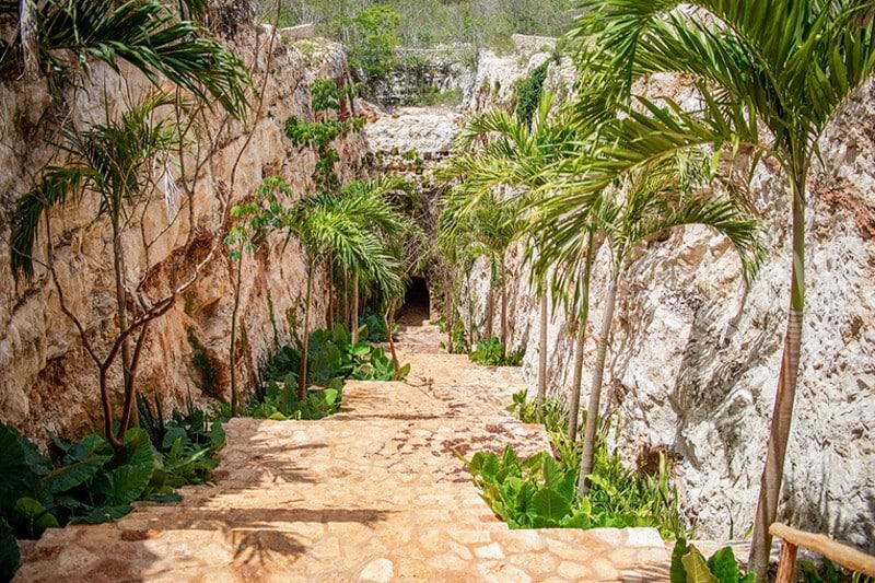 Cozumel port guide image: tunnel